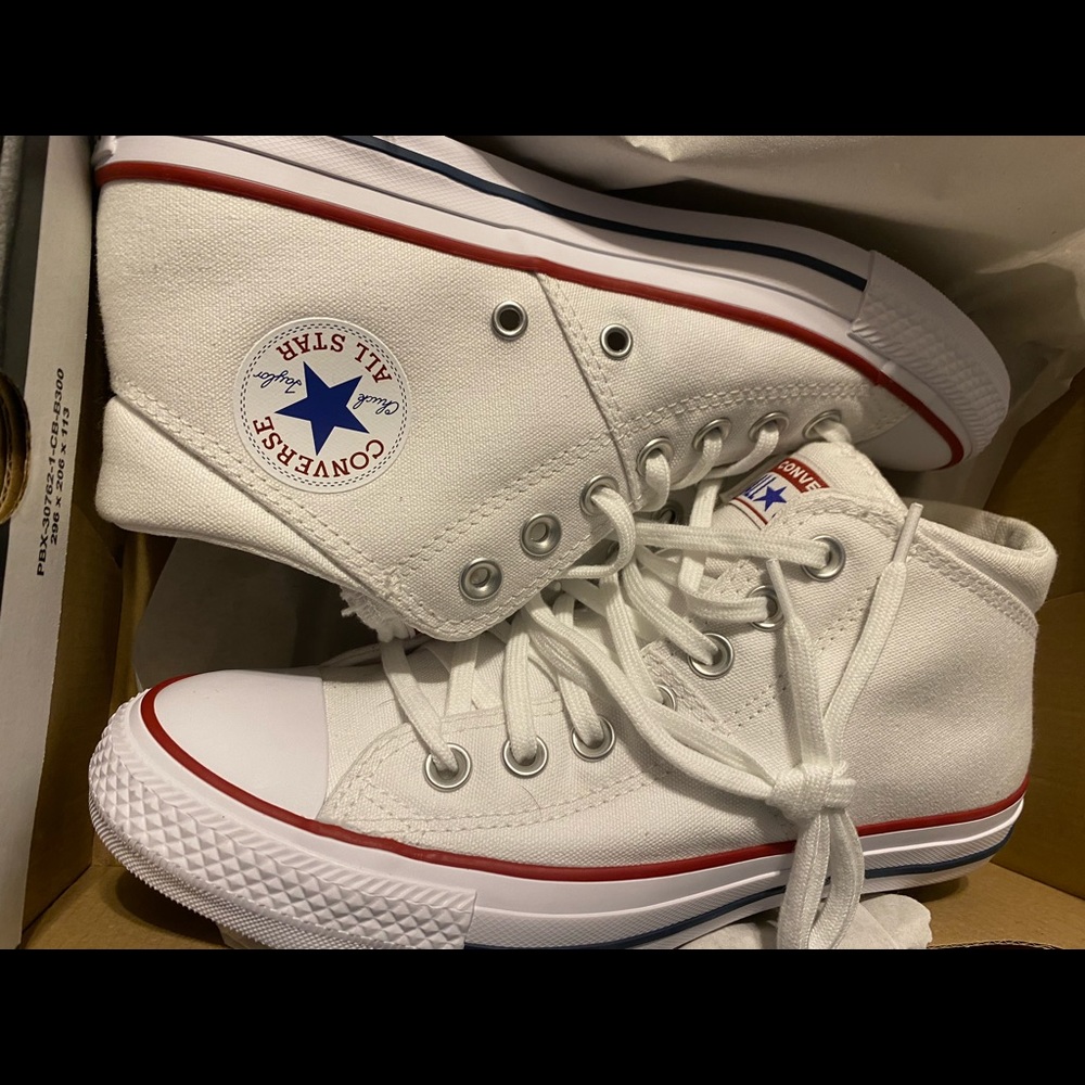COPY - Converse - BRAN NEW!